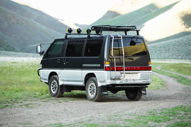 1992 Mitsubishi Delica JDM car for sale — photo 3 of 25