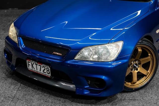 2003 Toyota Altezza JDM car for sale — photo 2 of 19