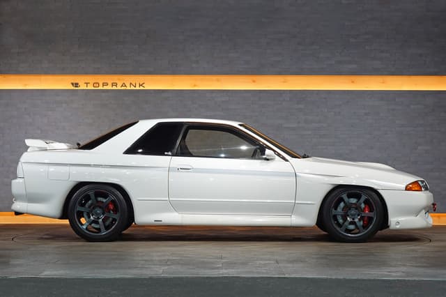 1990 Nissan Skyline JDM car for sale — photo 16 of 25