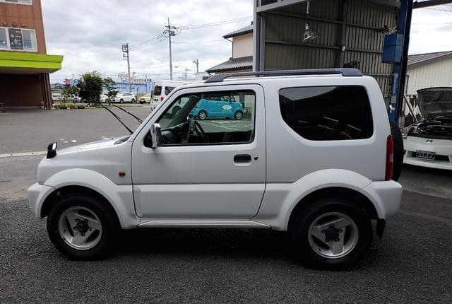 1998 Suzuki Jimny JDM car for sale — photo 5 of 22