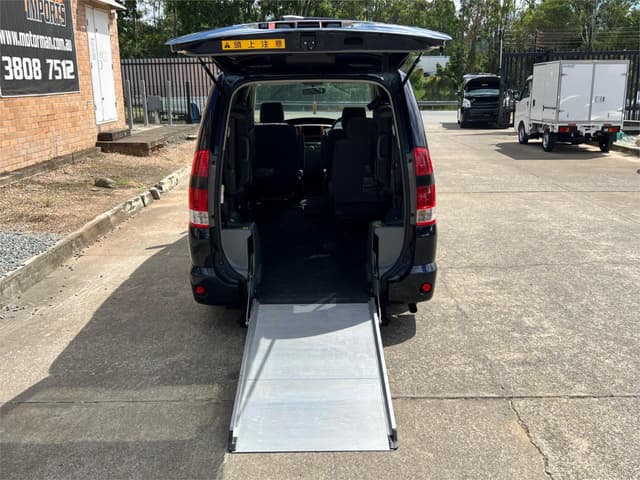 2005 Toyota Noah JDM car for sale — photo 16 of 17