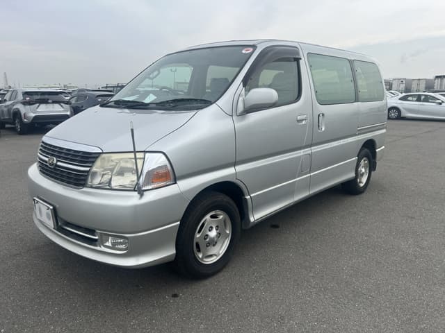 2001 Toyota Grand Hiace JDM car for sale — photo 11 of 25