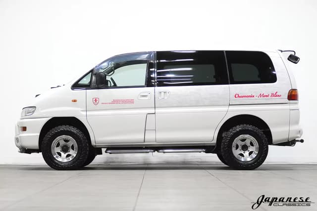 1998 Mitsubishi Delica JDM car for sale — photo 4 of 25