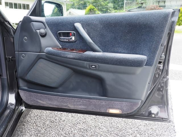 1995 Toyota Crown JDM car for sale — photo 13 of 17
