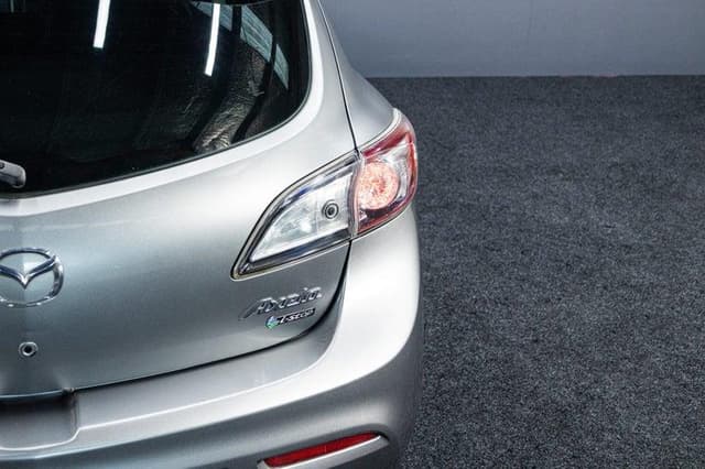2010 Mazda Axela JDM car for sale — photo 5 of 17