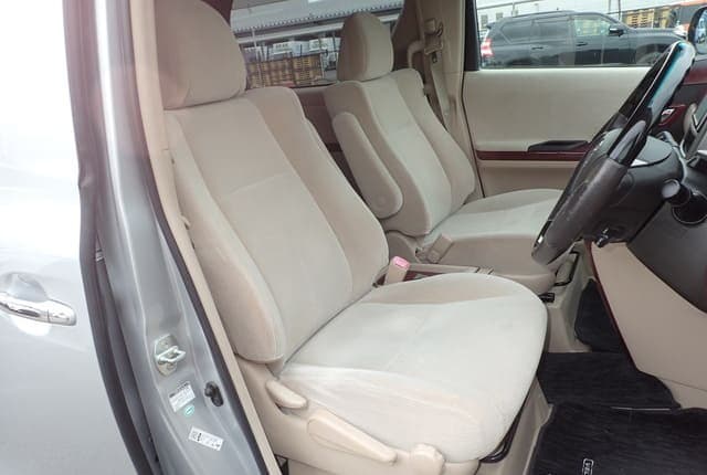 2009 Toyota Vellfire JDM car for sale — photo 25 of 25