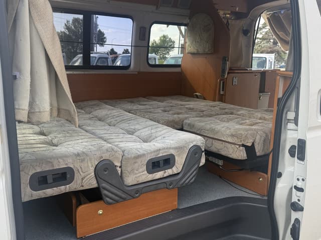 2005 Toyota HiAce JDM car for sale — photo 11 of 17