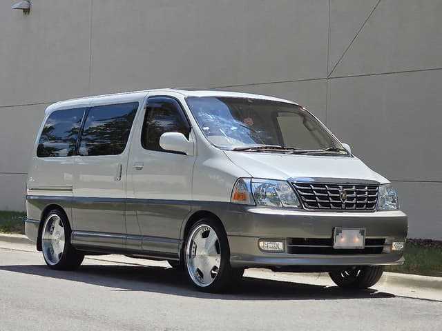2000 Toyota Granvia JDM car for sale — photo 3 of 25