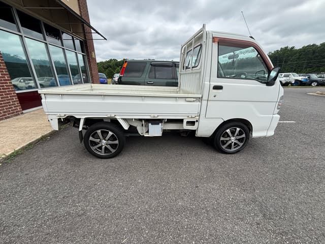 2001 Daihatsu Hijet JDM car for sale — photo 2 of 11