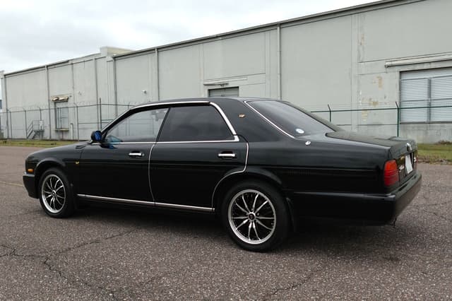 1992 Nissan Gloria JDM car for sale — photo 9 of 20