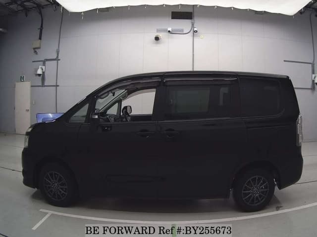 2008 Toyota Voxy JDM car for sale — photo 5 of 8