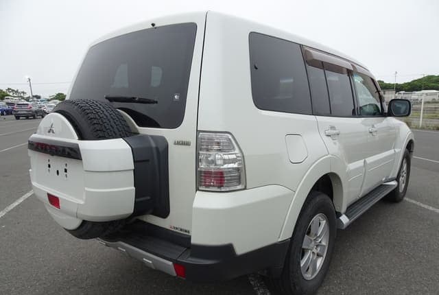 2009 Mitsubishi Pajero JDM car for sale — photo 5 of 25