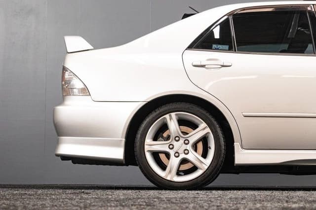 1999 Toyota Altezza JDM car for sale — photo 6 of 20