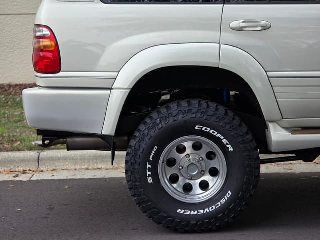 2000 Toyota Land Cruiser JDM car for sale — photo 7 of 10