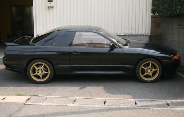 1992 Nissan Skyline JDM car for sale — photo 3 of 5