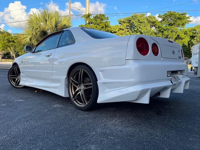 1998 Nissan Skyline JDM car for sale — photo 16 of 23
