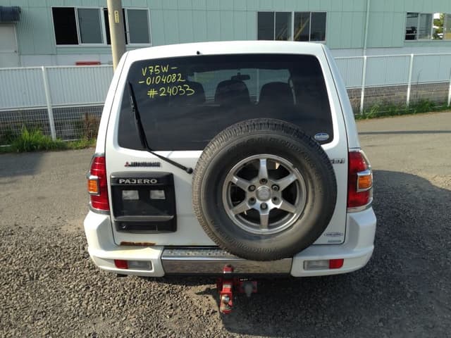 2001 Mitsubishi Pajero JDM car for sale — photo 5 of 5