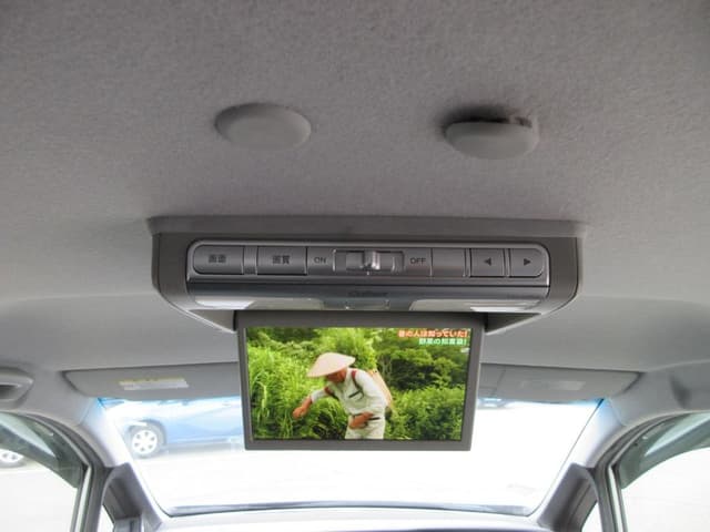 2012 Honda Stepwagon JDM car for sale — photo 18 of 25