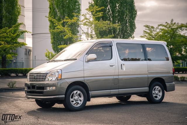 2001 Toyota Regius JDM car for sale — photo 4 of 25