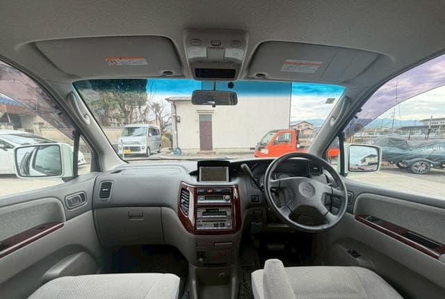 2001 Nissan Elgrand JDM car for sale — photo 22 of 25