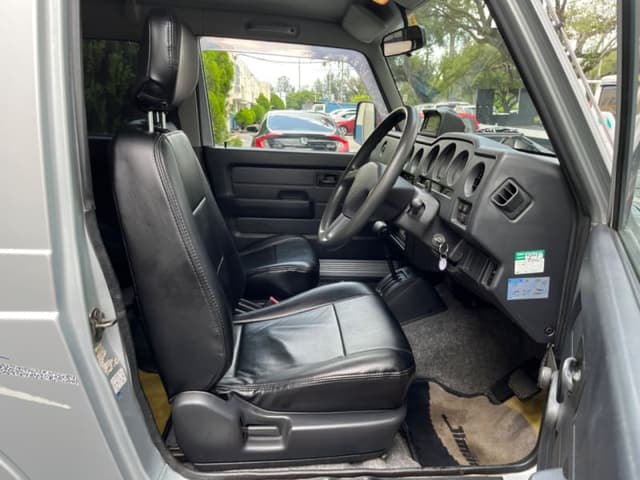 1997 Suzuki Jimny JDM car for sale — photo 11 of 17
