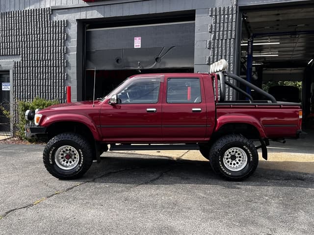 1990 Toyota Hilux JDM car for sale — photo 7 of 25