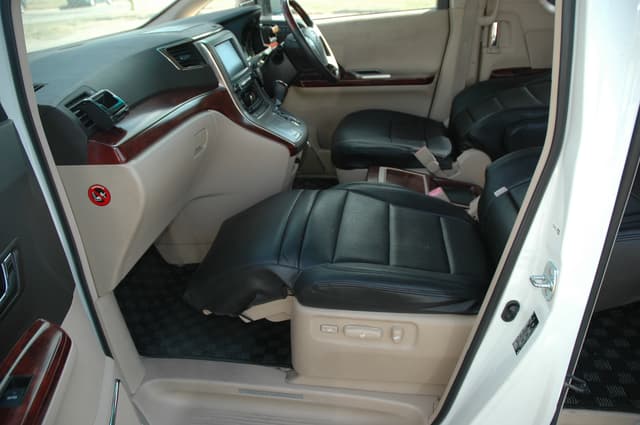 2008 Toyota Alphard JDM car for sale — photo 13 of 19