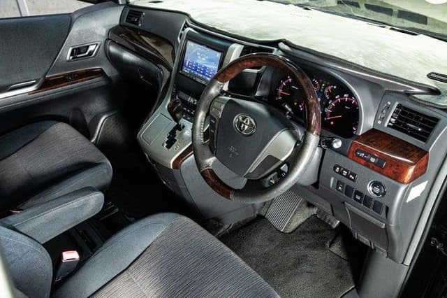 2012 Toyota Vellfire JDM car for sale — photo 13 of 19