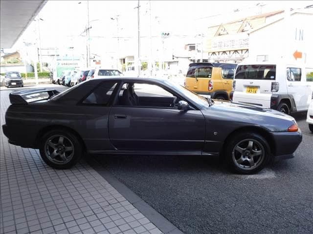 1991 Nissan Skyline JDM car for sale — photo 6 of 25