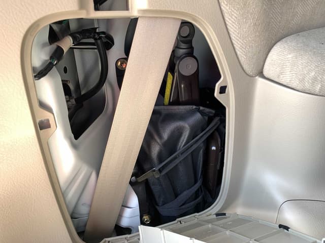 2001 Toyota Ipsum JDM car for sale — photo 19 of 25
