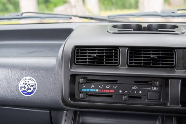 1999 Daihatsu Hijet JDM car for sale — photo 11 of 16