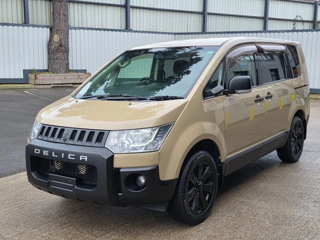 2009 Mitsubishi Delica JDM car for sale — photo 2 of 10