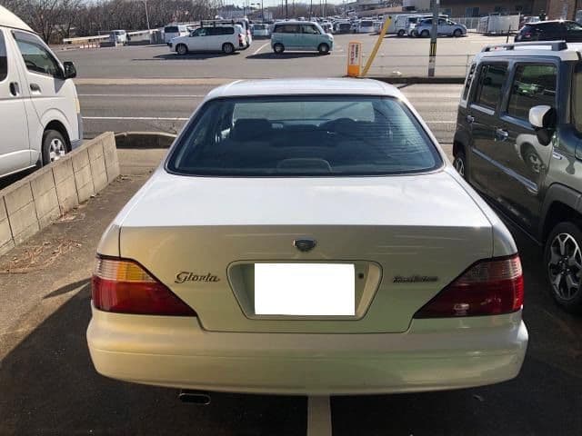 1995 Nissan Gloria JDM car for sale — photo 13 of 25