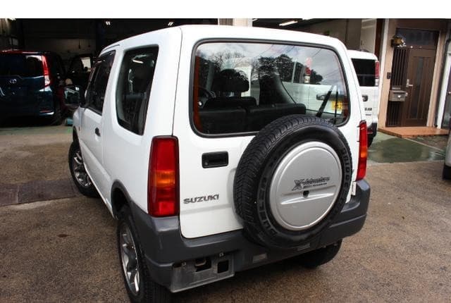 2010 Suzuki Jimny JDM car for sale — photo 14 of 25