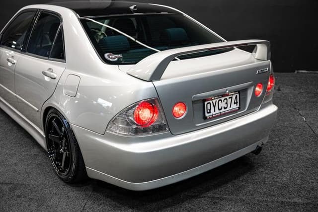 1999 Toyota Altezza JDM car for sale — photo 5 of 19