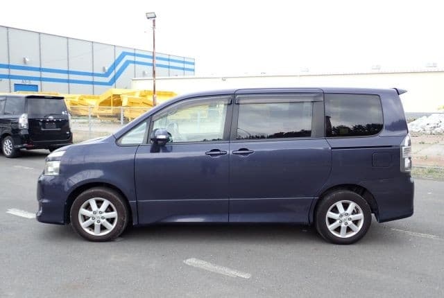 2008 Toyota Voxy JDM car for sale — photo 6 of 25