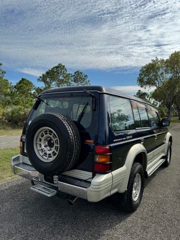 1995 Mitsubishi Pajero JDM car for sale — photo 5 of 26