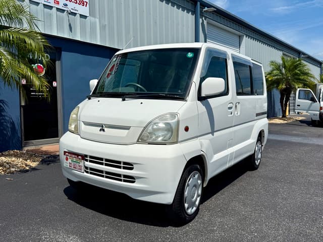 1999 Mitsubishi Town Box JDM car for sale — photo 12 of 18