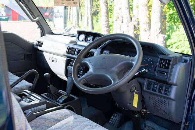 1999 Mitsubishi Delica JDM car for sale — photo 11 of 19