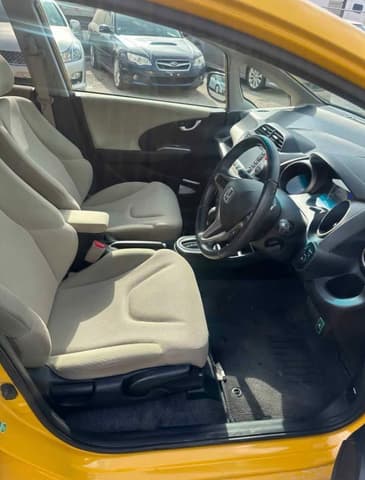 2010 Honda Fit JDM car for sale — photo 7 of 10