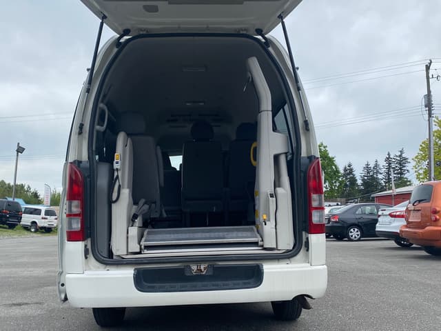 2006 Toyota HiAce JDM car for sale — photo 10 of 17