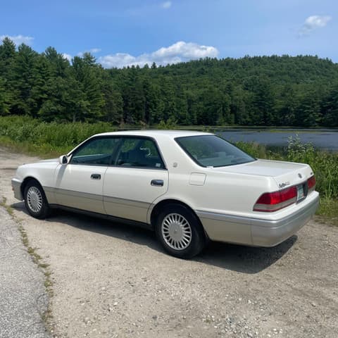 1998 Toyota Crown JDM car for sale — photo 3 of 12