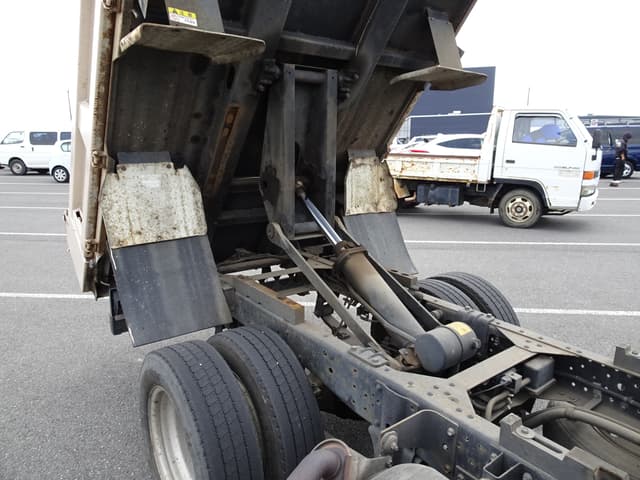 2010 Isuzu Elf JDM car for sale — photo 4 of 10