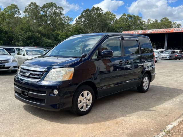 2005 Toyota Noah JDM car for sale — photo 10 of 17