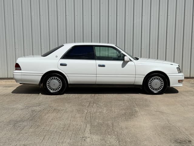 1998 Toyota Crown JDM car for sale — photo 2 of 21
