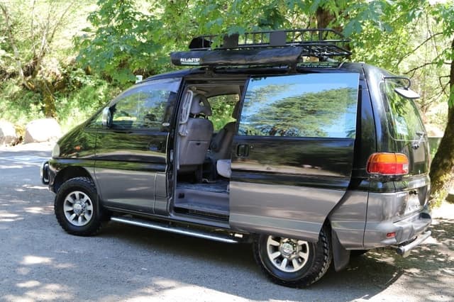 1996 Mitsubishi Delica JDM car for sale — photo 4 of 13