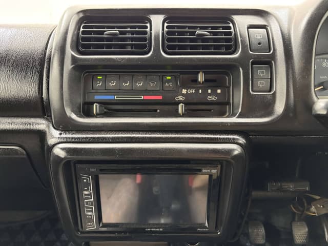 2000 Suzuki Jimny JDM car for sale — photo 17 of 25