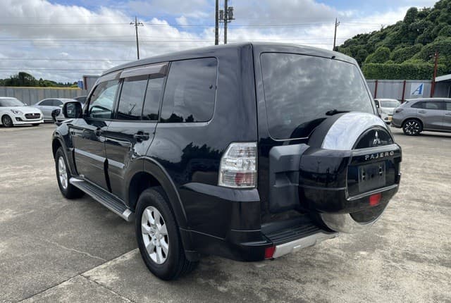 2011 Mitsubishi Pajero JDM car for sale — photo 2 of 25