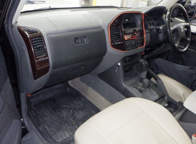 2000 Mitsubishi Pajero JDM car for sale — photo 7 of 8