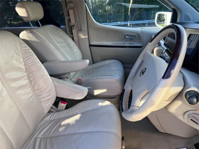 2005 Nissan Elgrand JDM car for sale — photo 13 of 16